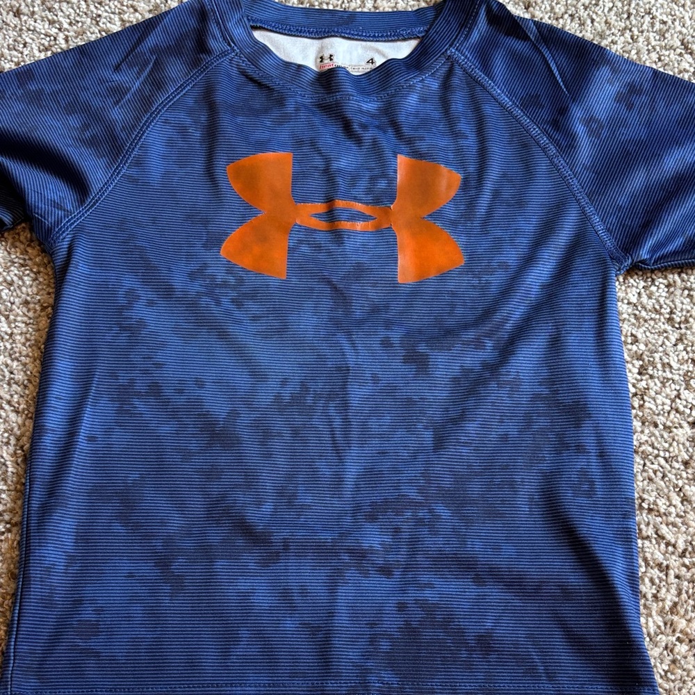 Size 4 under armour tshirt